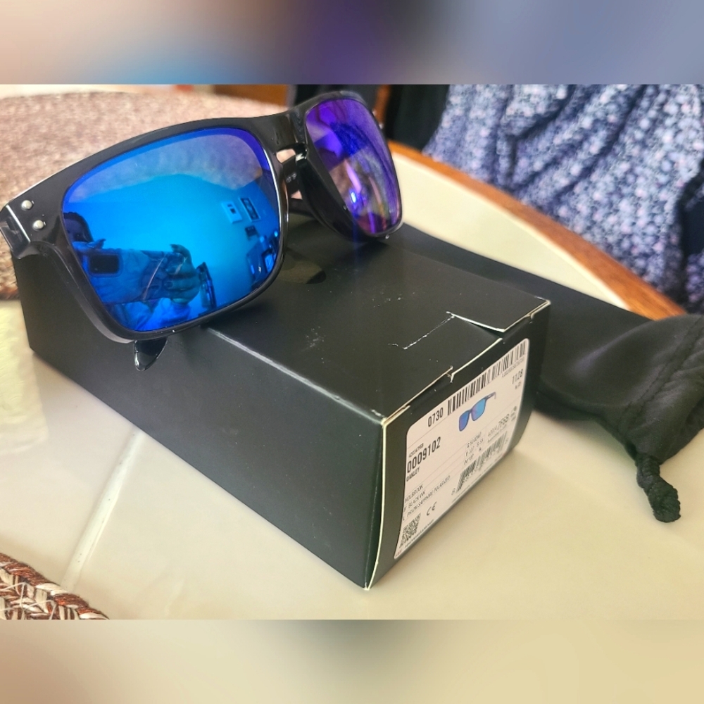 Brand new Oakley Holbrook Sunglasses